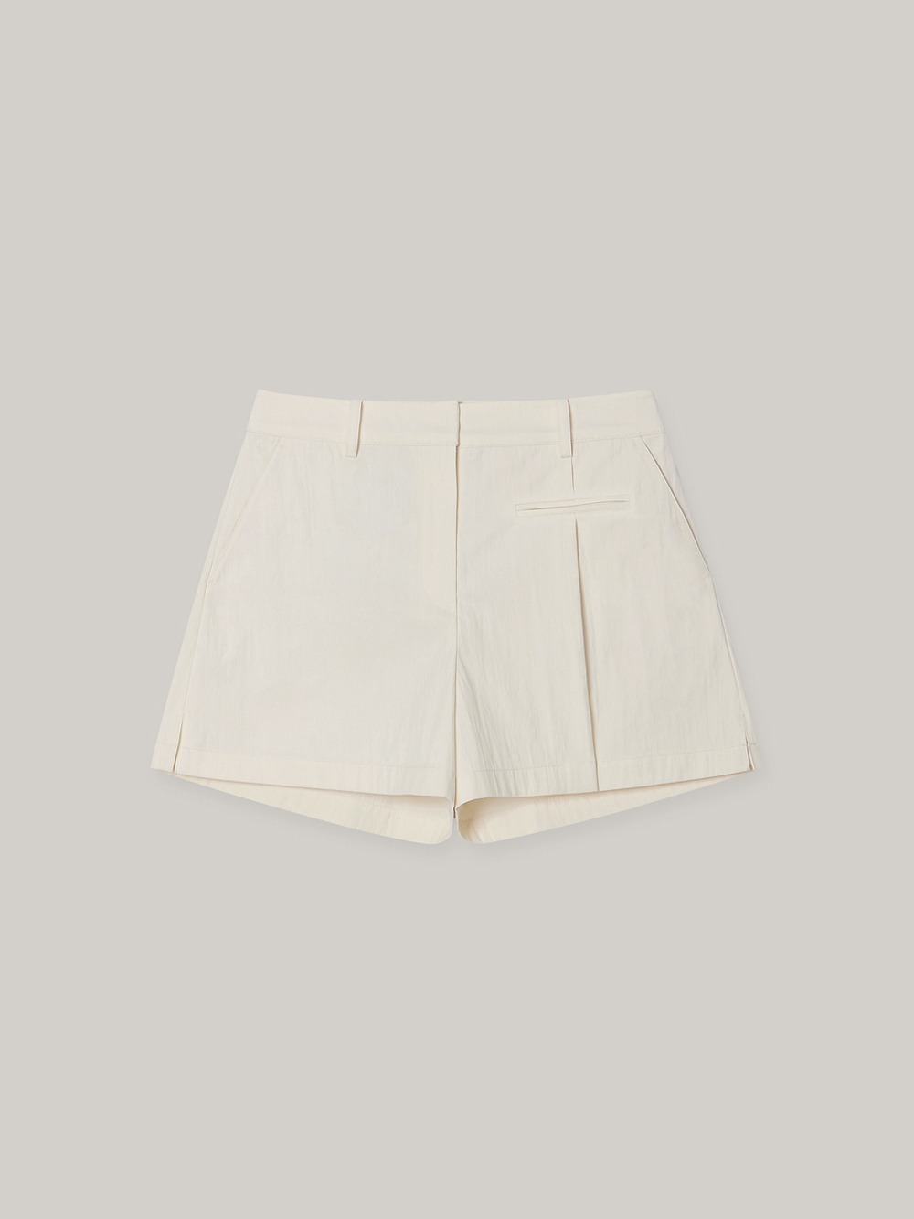 Tuck Pocket Shorts (cream)